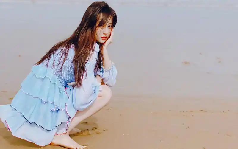 马泽涵壁纸清甜女星马泽涵高领毛衣牛仔裤居家唯美写真壁纸