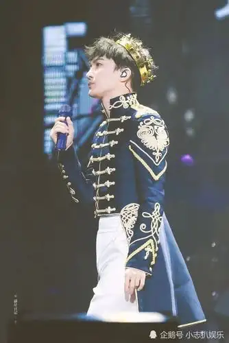 周深从没被电话客服叫过先生,从小被误解嘲笑,网友:加油!