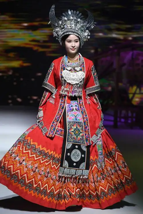 锦绣云裳 - 香车美女 - 上饶新闻网