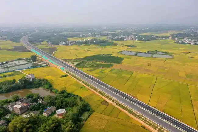 荔玉高速路面施工正在全速推进中|土建工程|高速公路|边坡_网易订阅