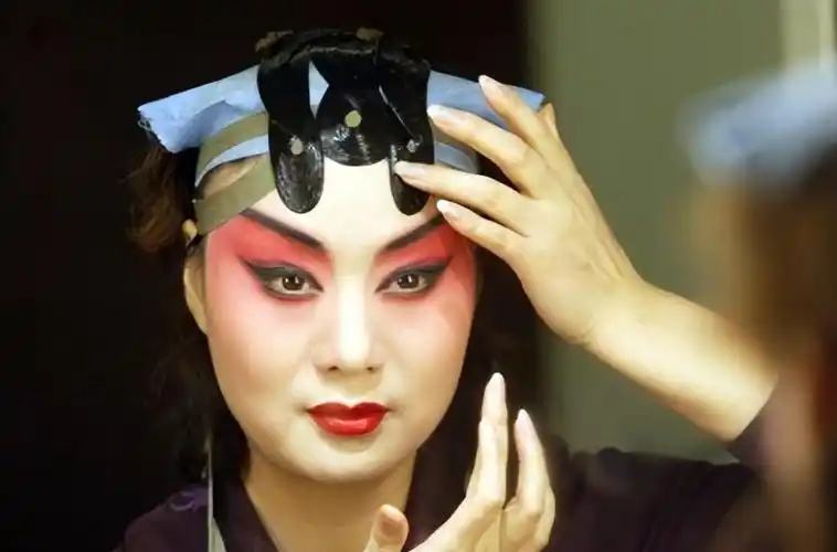 京剧第一美人李胜素:四个绯闻老公没一个真的,57岁成