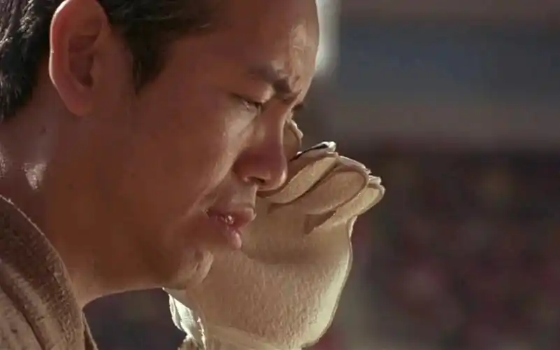 少林足球-真男人田鸡!关键时刻挺身而出,还不忘给老婆阿珍打电话!