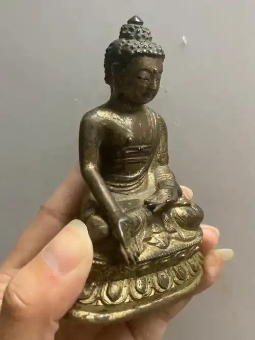 清代铜鎏金释迦牟尼佛铜造像