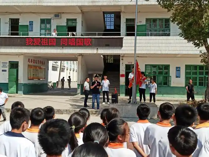 "我爱祖国,同唱国歌"——上杭县龙田中学开展庆祝祖国70华诞系列活动