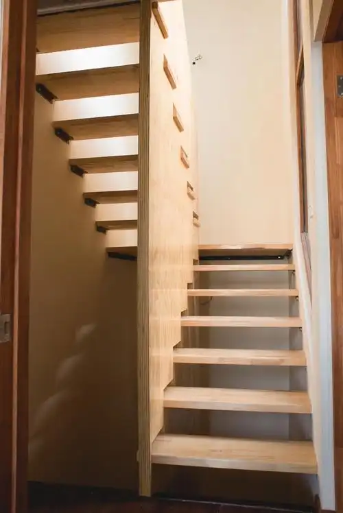 小户型复式楼梯利用方案设计:如果你家复式面积小(6)