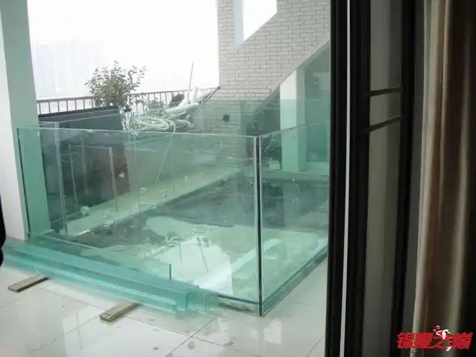 玻璃大鱼池