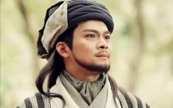 不知道大家读《天龙八部》时,有没有对乔峰的战力觉得奇怪呢?