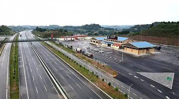 金堂群众庆幸农产品更能及时卖出_fororder_成都"三绕"高速金堂服务区