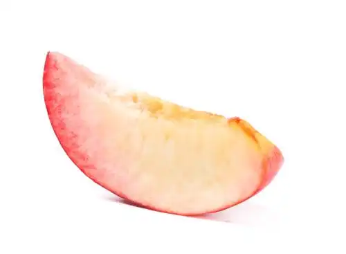 白底上放着切开的水蜜桃