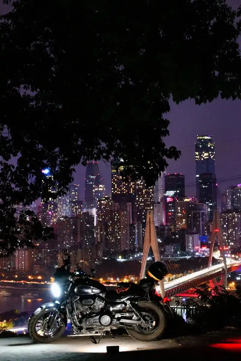 重庆楼顶/荒野茶摊.城市明信片,后半夜的城市风光#这个夏天  - 抖音