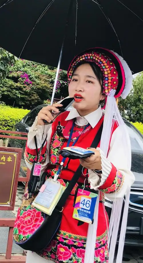 白族漂亮金花全程带领游览大理.