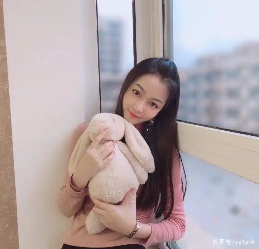 非常好看同一个人的女生照片多张高颜值自拍素材1