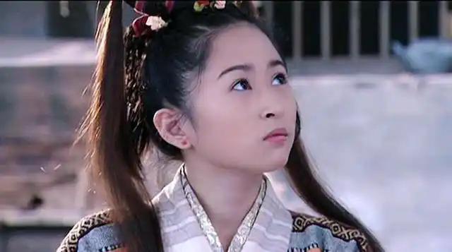 钟灵"钟灵毓秀"这个名字与杨蕊那小巧精致的长相简直太贴合了,脸如