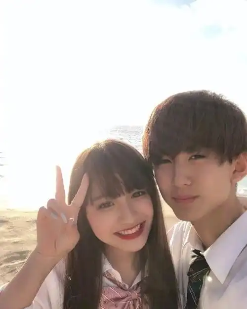 日本高中生情侣意外怀孕生子两人勤工俭学攒下几十万