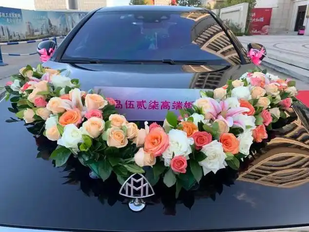 婚车鲜花租赁还是买(婚车用鲜花装饰要多少钱)