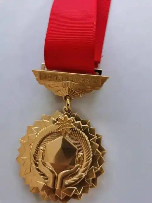 特殊贡献奖奖章与突出贡献奖勋章的制作要点