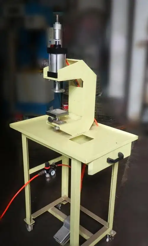 供应冲孔机 电动液压冲孔机 布料冲孔机 小型皮革打孔机 xf-8605