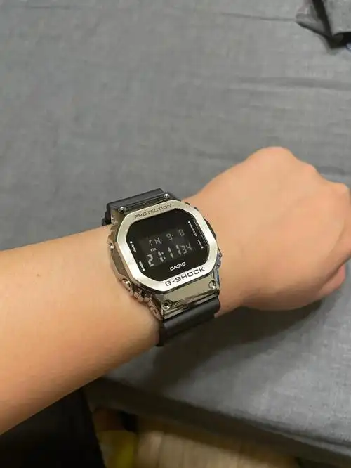 突然觉得好看就下单了高中的时候我爸在淘宝买过一个山寨卡西欧g