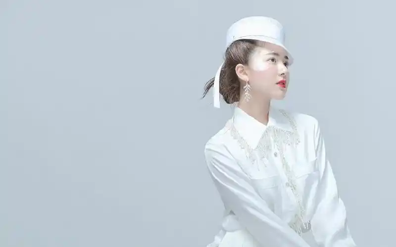 赵露思清丽动人写真桌面壁纸