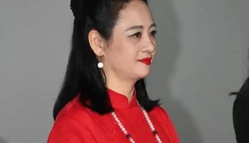 她的初恋轻生离世,拍戏片酬不够自己吃饭,一生感情道路坎坷!_伍宇娟