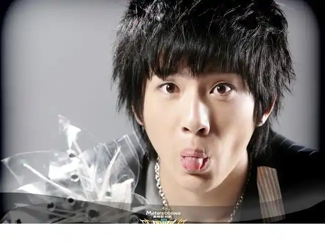 来,侬快来看一看,格扎小拧样子老有趣格,还喜欢咬人,哦哟~乖乖不得了