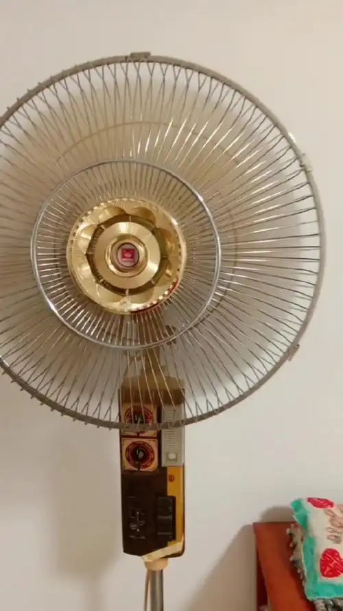 我家的老物件一长城牌电扇,于1985年购买.