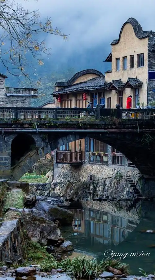 【烟雨蒙蒙,龙潭古镇】打卡美丽的中国超话烟雨中,小桥流水古村落
