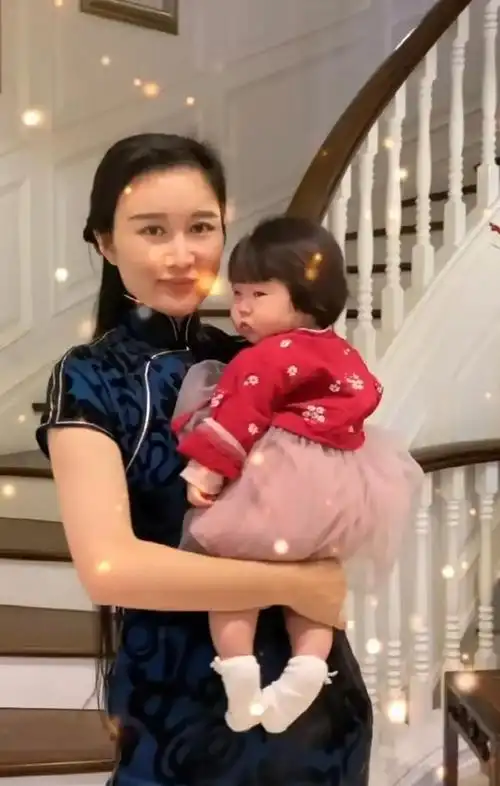 73岁张纪中又当爸,结了三次婚生了五个孩子,曾有一个混血私生子|婚姻