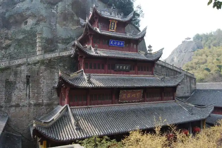 【携程攻略】新昌江南第一大佛景点,江南第一大佛就是新昌大佛寺内的