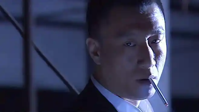 征服:孙红雷给车套牌,灵活的手法,一看就是个老手!