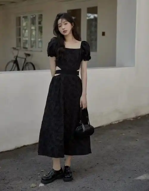 小黑裙搭配什么鞋子和包包好看|连衣裙|高跟鞋|泡泡袖|凉鞋|裙子_网易