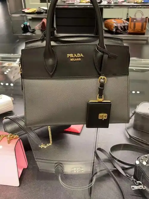 普拉达prada折扣村包包