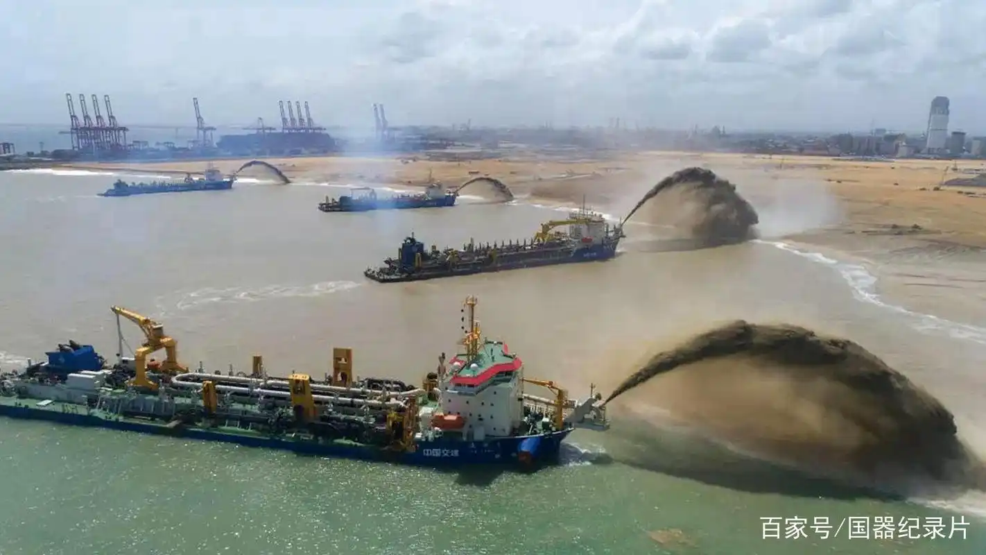 数艘挖泥船填海造岛,3500米机场跑道拔地而起,卫星图下南海巨变