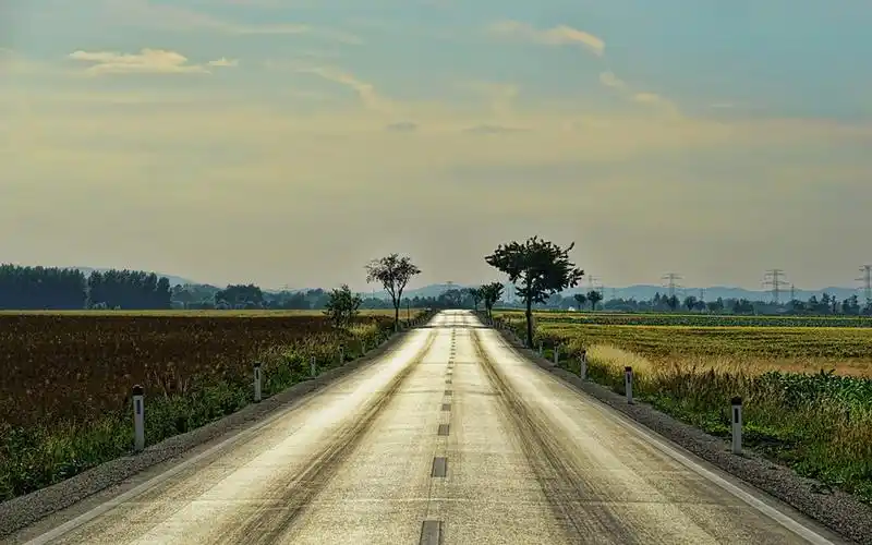宽阔的道路风光图片电脑壁纸