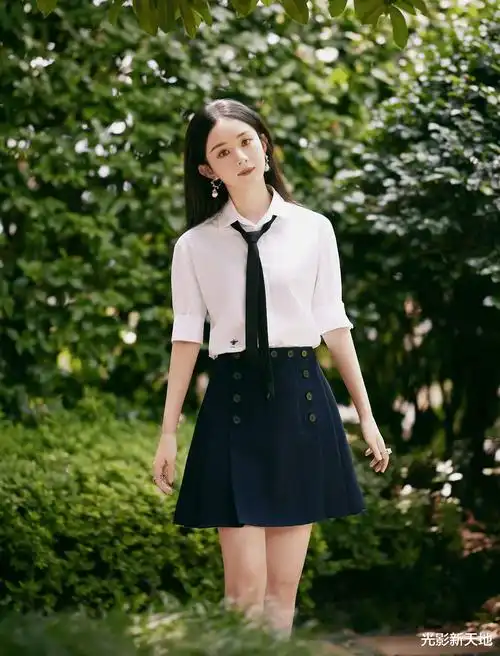 原创赵丽颖杂志封面遭群嘲被批照片修过头陈漫再次失手