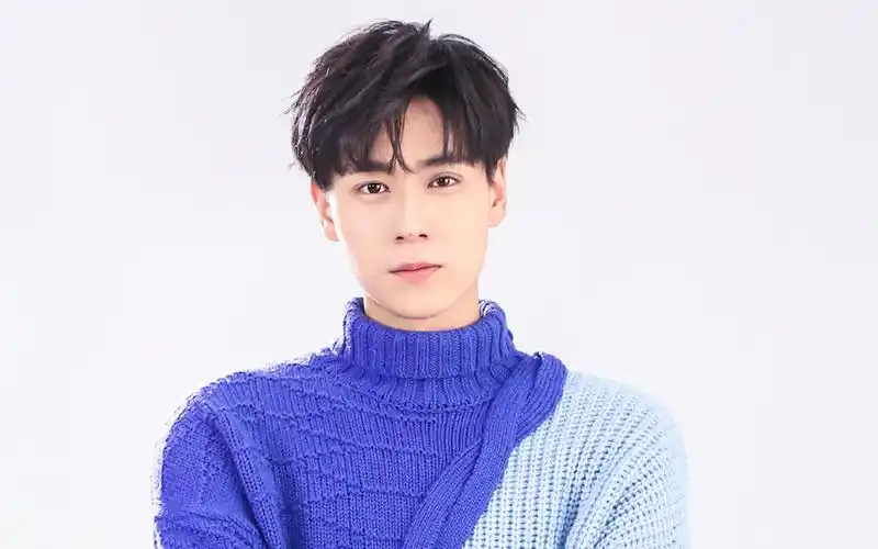 胡一天俊朗帅气写真桌面壁纸