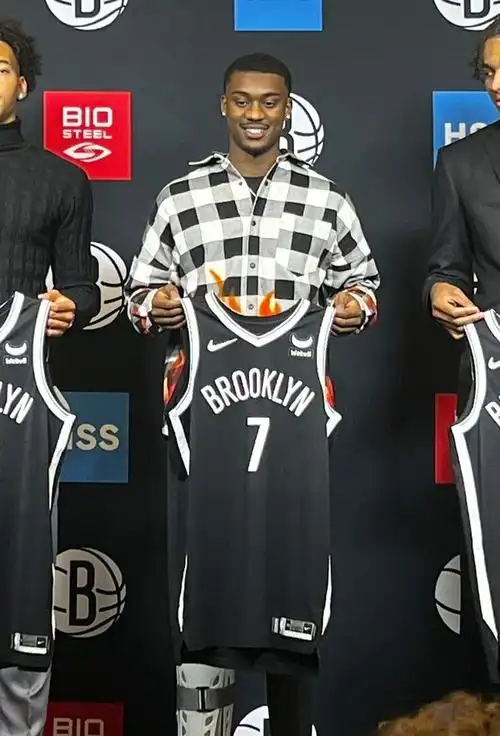 杜兰特7号正式成为历史篮网22号秀接过衣钵美媒恶搞kd球衣