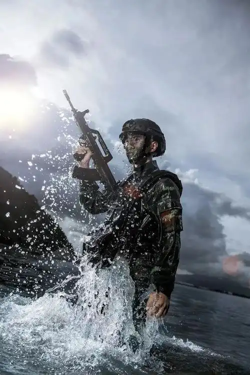 超燃武警壁纸,"八一"建军节特快专递!