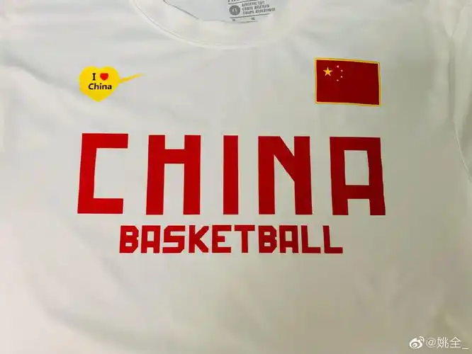 可耻!穿贴国旗的耐克说爱国,知名cba解说无脑行为遭同行抨击