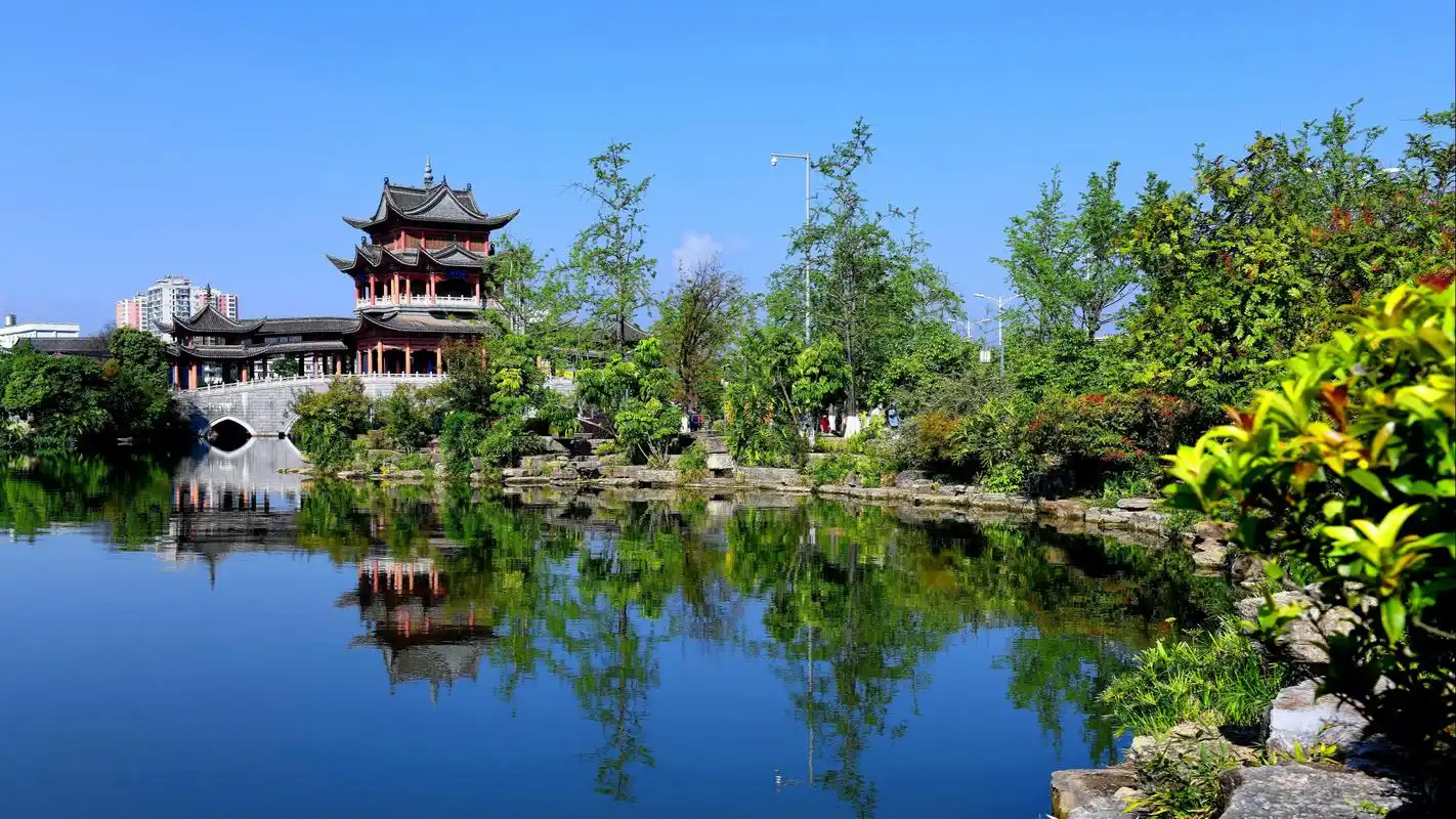 今年避暑的旅居城市是云南的玉溪市区,而不是玉溪市澄江县的抚仙湖畔