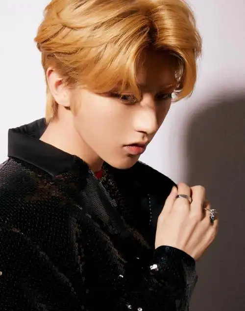 帅气小鲜肉蔡徐坤时尚写真