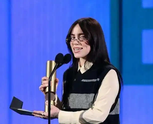 碧梨billieeilish拿下大奖跨界震撼娱乐圈