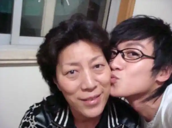 乔任梁妈妈晒视频,因面相被嘲"克子",网友:这么说合适吗?