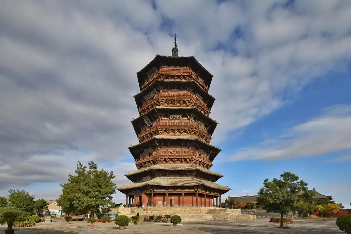 应县木塔位于山西省应县城内,是一座古老的木结构建筑,建于辽代.这座