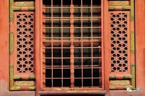 百科 | 正方格窗,寓意建筑的主人正直而富有