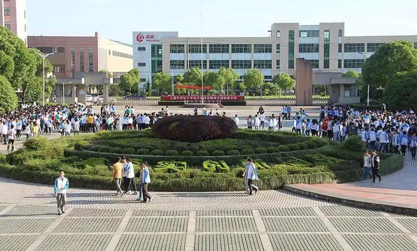 上虞中学举办红十字爱心义卖暨第三届跳蚤市场活动