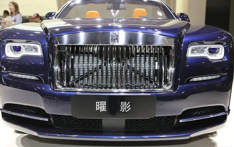 给大家品鉴一款劳斯莱斯曜影四座敞篷