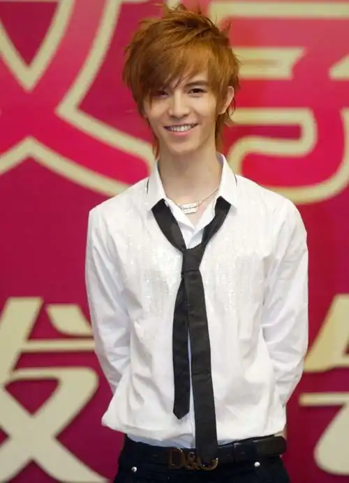 自从昨天晚上开始,微博热搜都是郭敬明性侵,朱梓骁,陈学冬,李枫等人