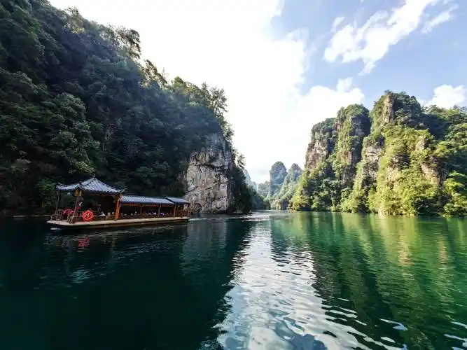 张家界宝峰湖景区:绿水青山游人醉(组图)_自然_世界_人文