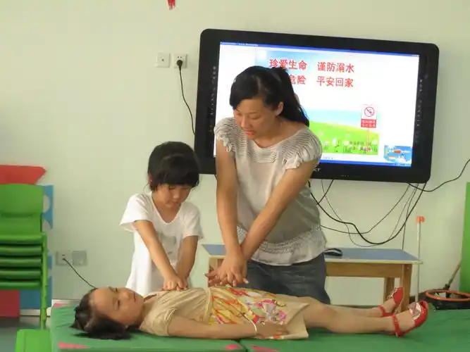 现场抢救溺水儿童的方法